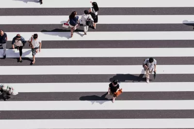 Headbanner People Crossing